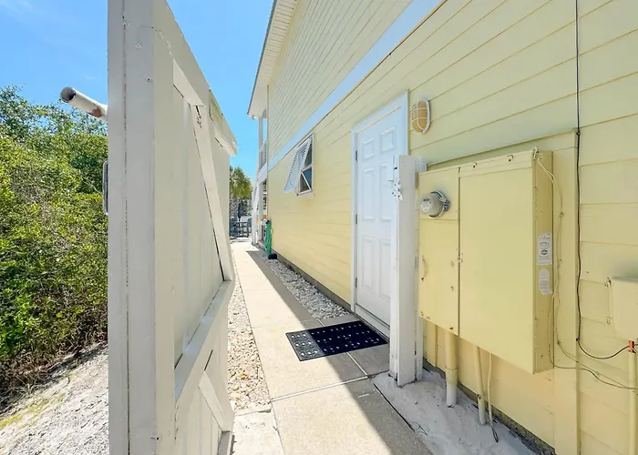 The Yellow House South At Herons Walk Holiday home Pensacola